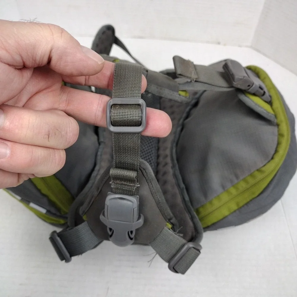 REI Ultra Dog Pack size Small Green Lightweight for Hiking, Backpack Fishing